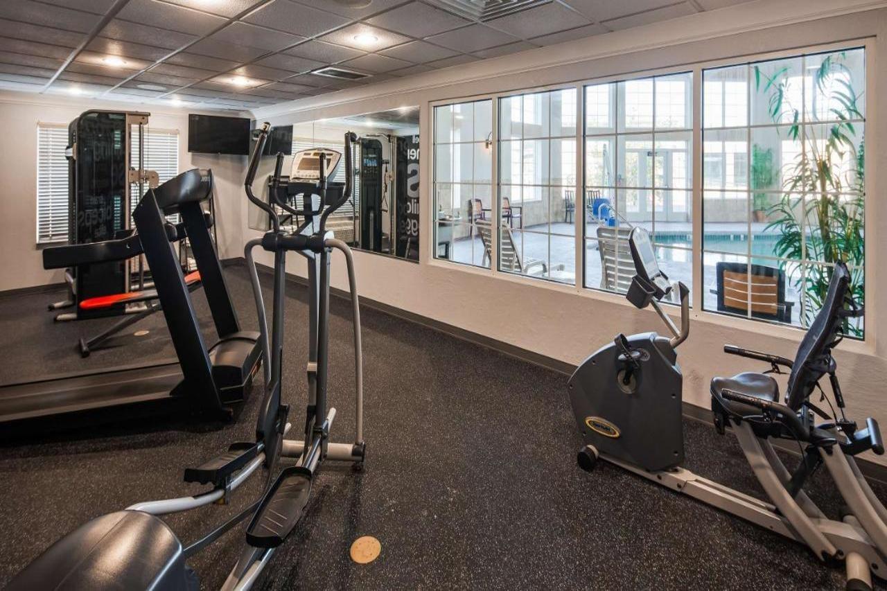 Best Western Plus Appleton Airport Mall Hotel Экстерьер фото