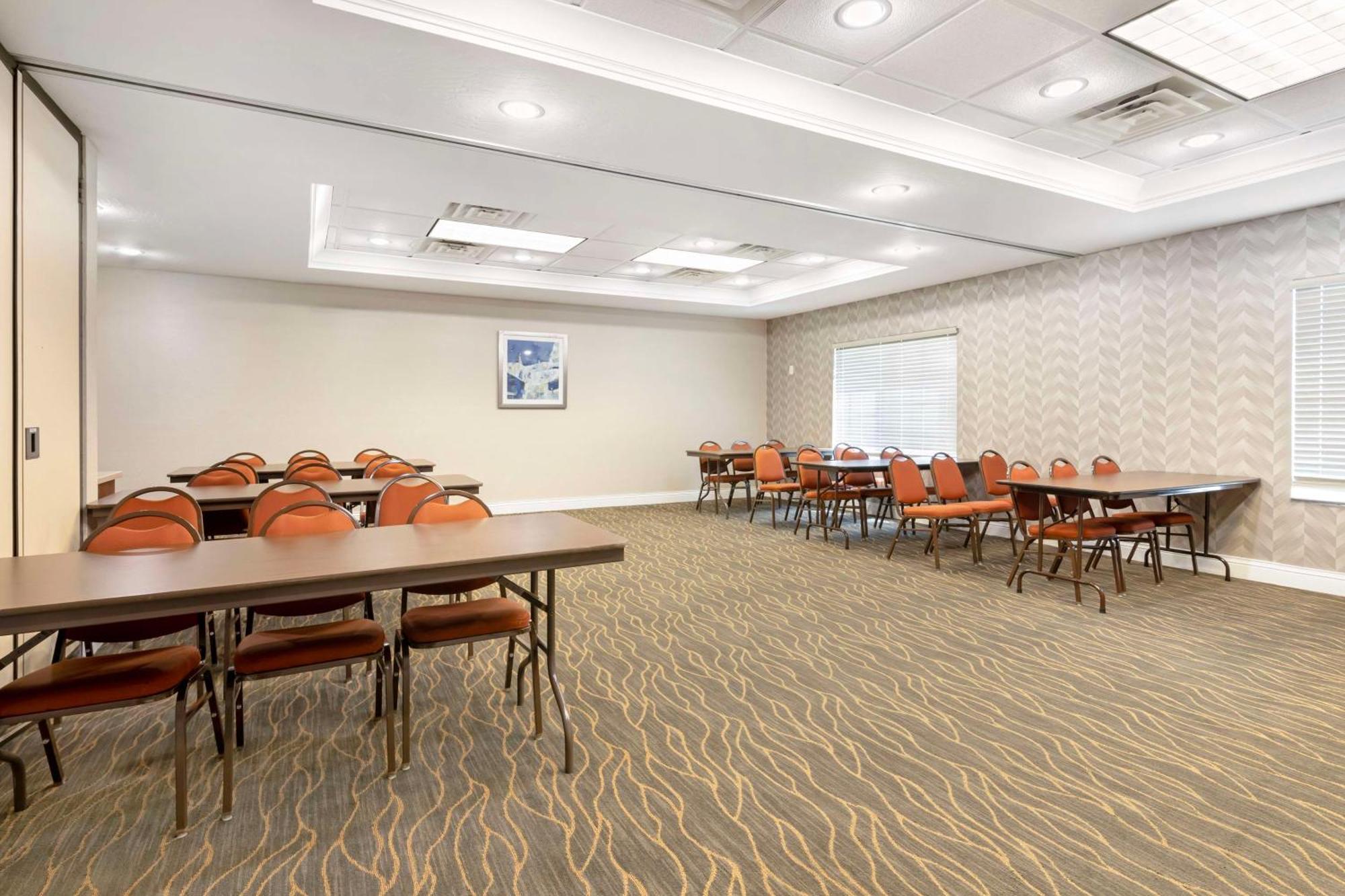 Best Western Plus Appleton Airport Mall Hotel Экстерьер фото