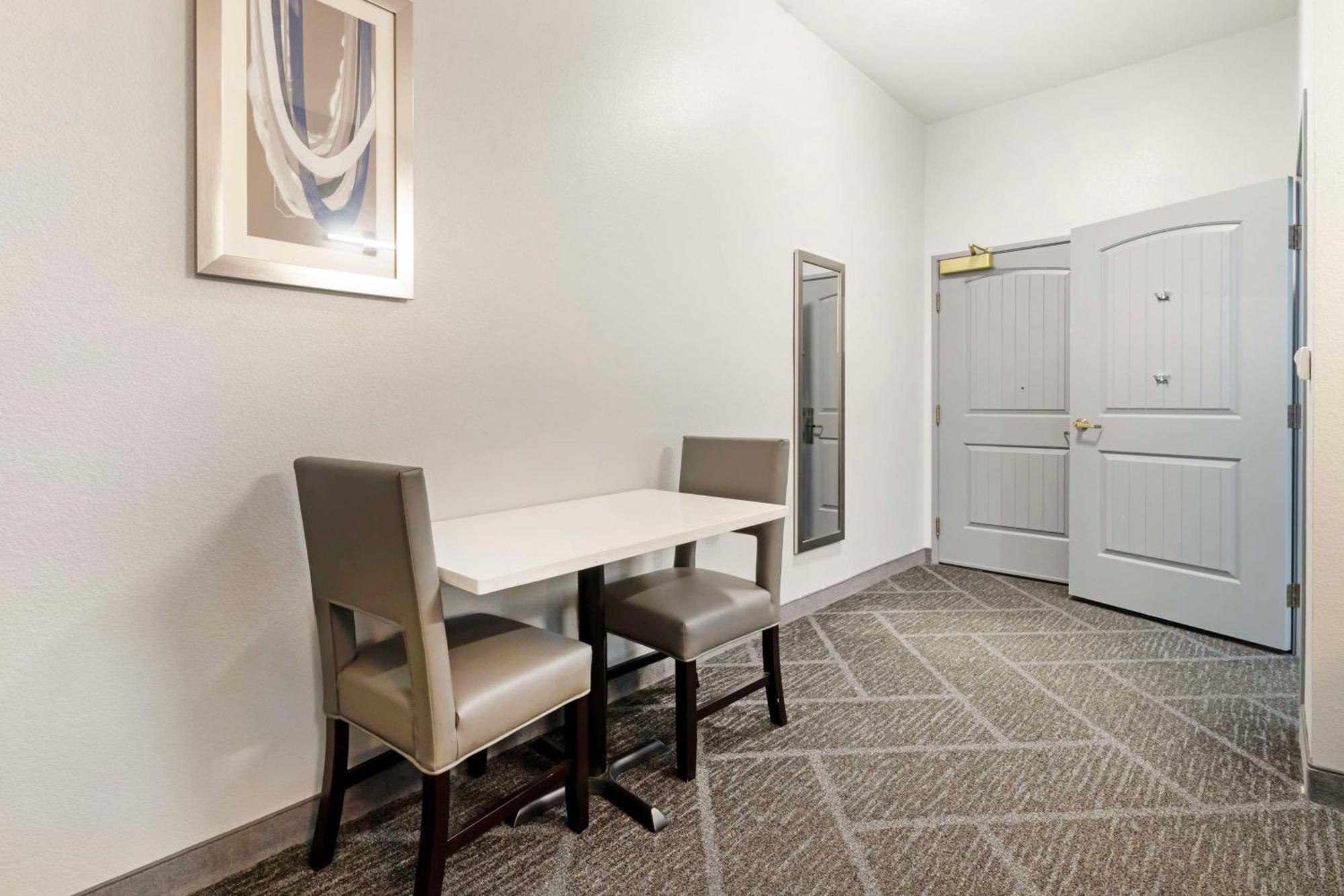 Best Western Plus Appleton Airport Mall Hotel Экстерьер фото
