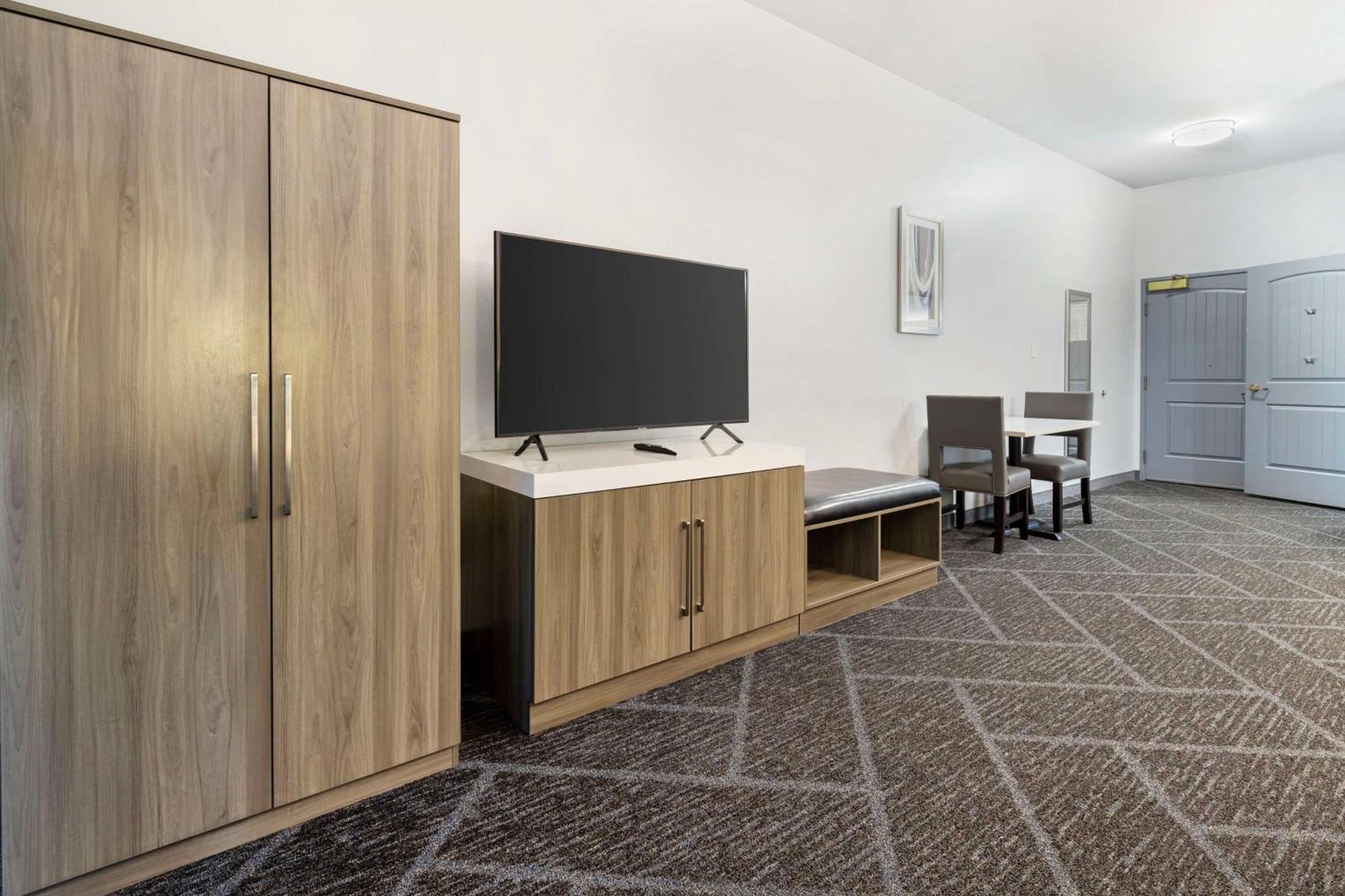 Best Western Plus Appleton Airport Mall Hotel Экстерьер фото