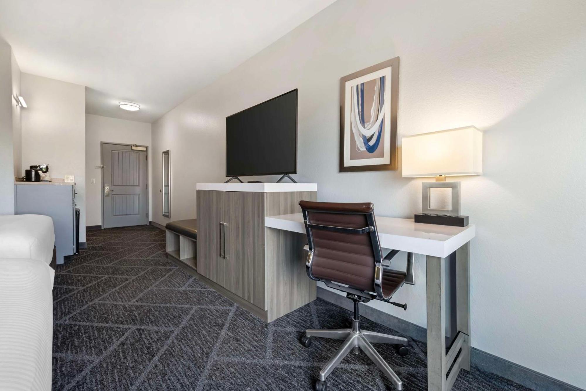 Best Western Plus Appleton Airport Mall Hotel Экстерьер фото