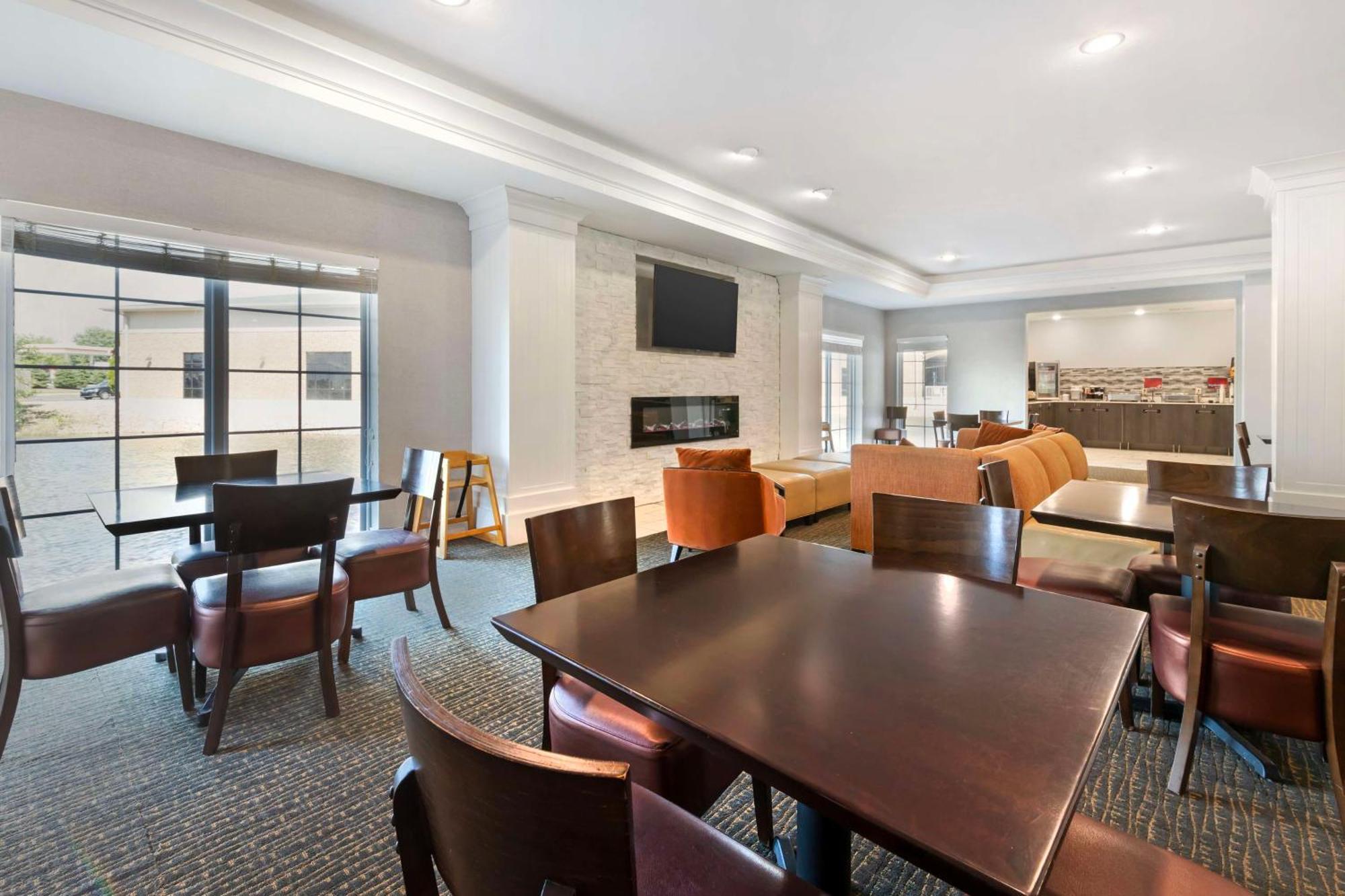 Best Western Plus Appleton Airport Mall Hotel Экстерьер фото