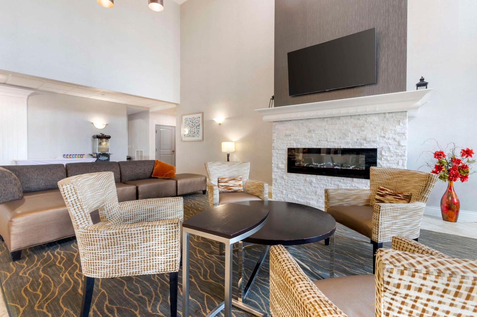 Best Western Plus Appleton Airport Mall Hotel Экстерьер фото